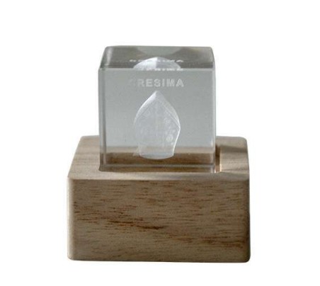Statuina cubo cresima con led